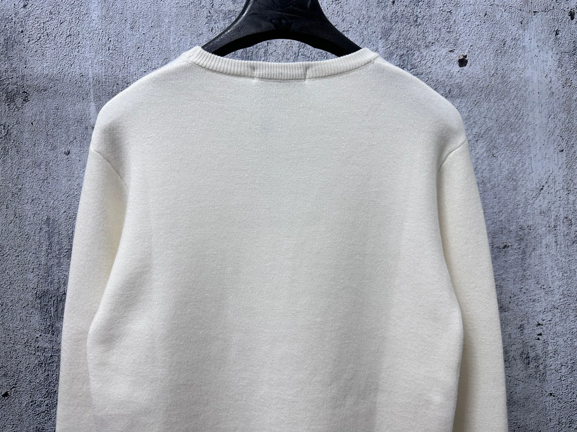 P300 [Chrome Hearts] Chrome Hearts 2025 new autumn and winter knitted fleece sweater is simple and elegant, easy to match and versatile, extremely high-grade, perfectly integrated into fashion and style, a top fashionable style that is perfect for outer wear! The whole thing gives people a natural feeling! The ultimate classic versatile short-sleeved T-shirt, using the latest three-dimensional logo elements to highlight the concave and convex texture! The ultimate heavy work, the ultimate perfection! Size: S-3XL